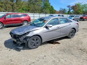 Hyundai Elantra 2.0L 4 2023