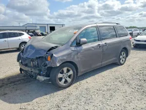 Toyota Sienna 3.5L 6 2012