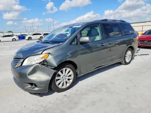 Toyota Sienna 3.5L 6 2012