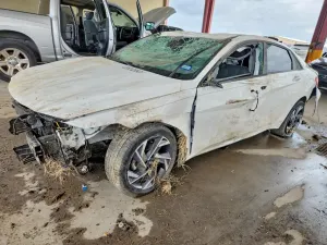 Hyundai Elantra 2.0L 4 2025