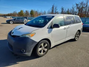 Toyota Sienna 3.5L 6 2012