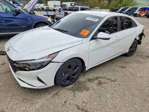 Hyundai Elantra 2.0L 4 2023