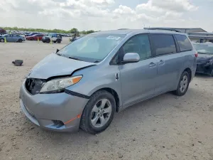 Toyota Sienna 3.5L 6 2017