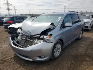 Toyota Sienna 3.5L 6 2015
