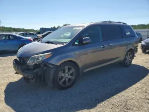 Toyota Sienna 3.5L 6 2017