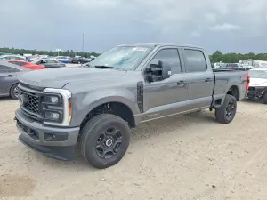 Ford F-250 6.7L 8 2025