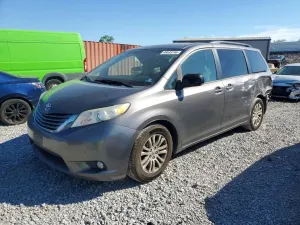 Toyota Sienna 3.5L 6 2015
