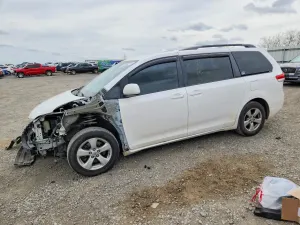 Toyota Sienna 3.5L 6 2014