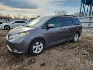 Toyota Sienna 3.5L 6 2015