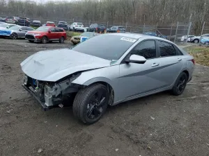 Hyundai Elantra 2.0L 4 2022