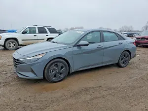 Hyundai Elantra 2.0L 4 2022