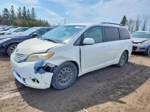 Toyota Sienna 3.5L 6 2015