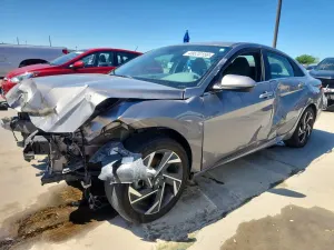 Hyundai Elantra 2.0L 4 2024