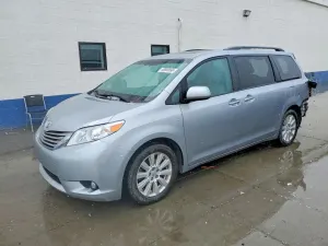 Toyota Sienna 3.5L 6 2017
