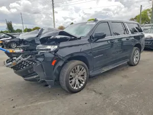 Chevrolet Suburban 5.3L 8 2023