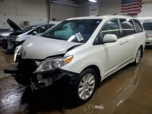 Toyota Sienna 3.5L 6 2015