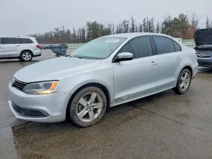 Volkswagen Jetta 2.0L 4 2012