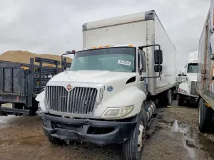 International DuraStar / 4000 6.7L 6 2017