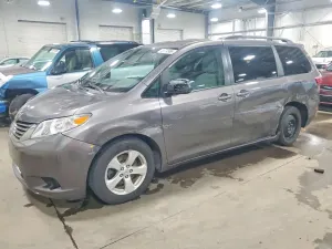 Toyota Sienna 3.5L 6 2017