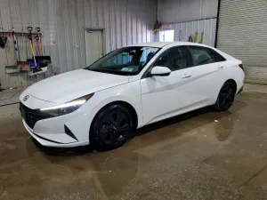 Hyundai Elantra 2.0L 4 2023