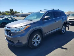 Toyota Highlander 3.5L 6 2015