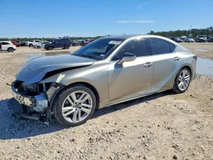 Lexus IS 2.0L 4 2023