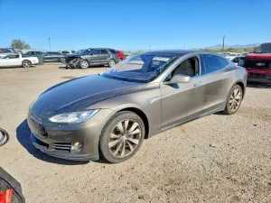 Tesla Model S 2015
