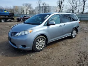 Toyota Sienna 3.5L 6 2015