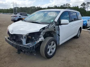 Toyota Sienna 3.5L 6 2015