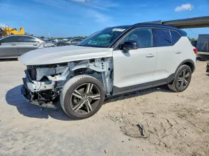 Volvo XC40 2.0L 4 2021
