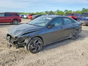Hyundai Elantra 2.0L 4 2025