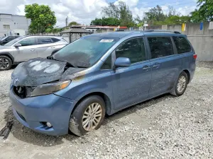 Toyota Sienna 3.5L 6 2015