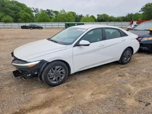 Hyundai Elantra 2.0L 4 2024