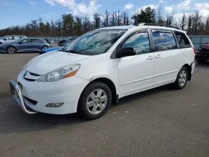 Toyota Sienna 3.5L 6 2010