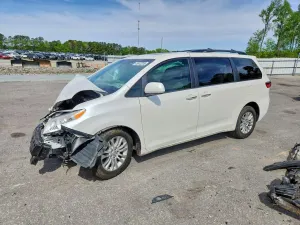 Toyota Sienna 3.5L 6 2015