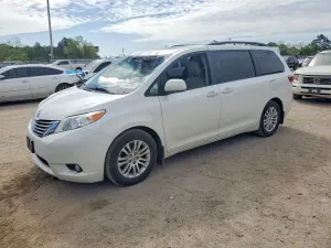 Toyota Sienna 3.5L 6 2016