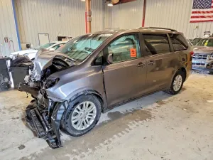 Toyota Sienna 3.5L 6 2014