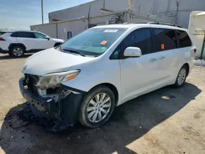 Toyota Sienna 3.5L 6 2015