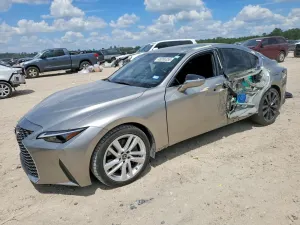 Lexus IS 2.0L 4 2021