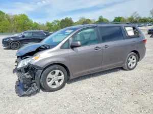 Toyota Sienna 3.5L 6 2015