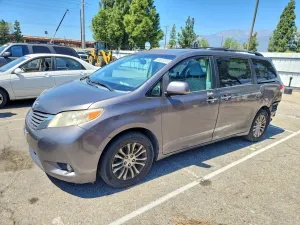 Toyota Sienna 3.5L 6 2013
