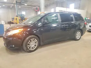 Toyota Sienna 3.5L 6 2016
