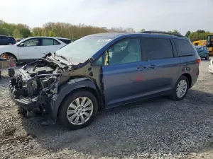 Toyota Sienna 3.5L 6 2017