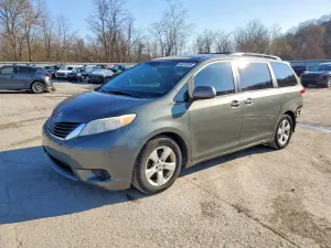 Toyota Sienna 3.5L 6 2013