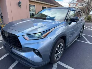 Toyota Highlander 3.5L 6 2021