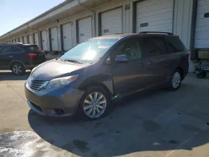 Toyota Sienna 3.5L 6 2016