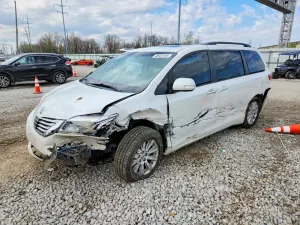 Toyota Sienna 3.5L 6 2015