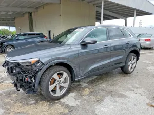 Audi Q5 2.0L 4 2025