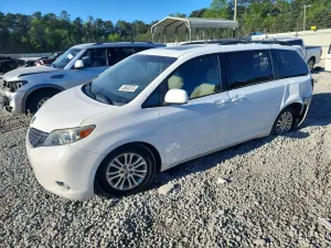 Toyota Sienna 3.5L 6 2011