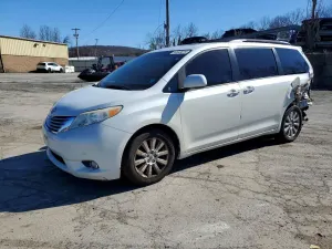 Toyota Sienna 3.5L 6 2012